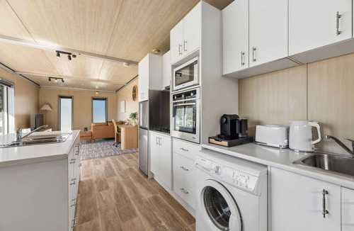 Kangaroo Flat Apartment | Spacious 2BR, 2BTH Unit, Kangaroo Flat