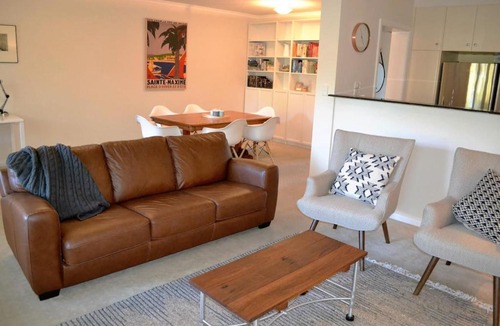 Reid Apartment | Spacious 2BR Heritage a few metres from the City - Hosted by Canstay