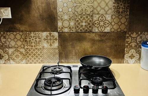 Gurugram Apartment | Spacious 3-bedroom apartment with AC in cool Gurugram