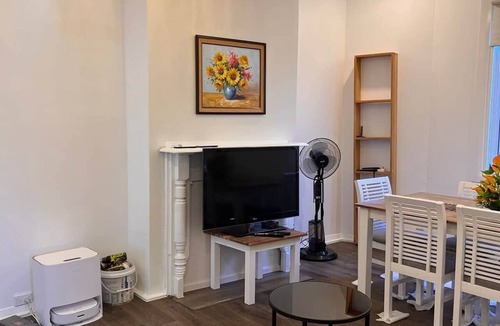 North Parramatta House | Spacious 3BR1BHome |Near Hospital, Lake Parramatta