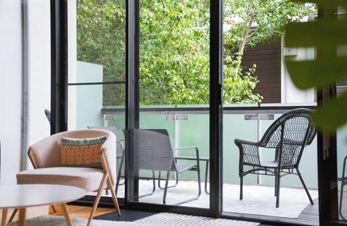 Richmond North House | Spacious 4BR, 3BTH Richmond Home - Walk to MCG, Tennis, Concert Venues & CBD.