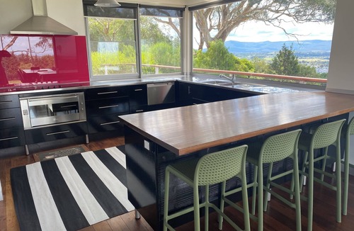 Gisborne House | Spacious 6-BR Retreat with Breathtaking Views – Perfect for Family & Friends