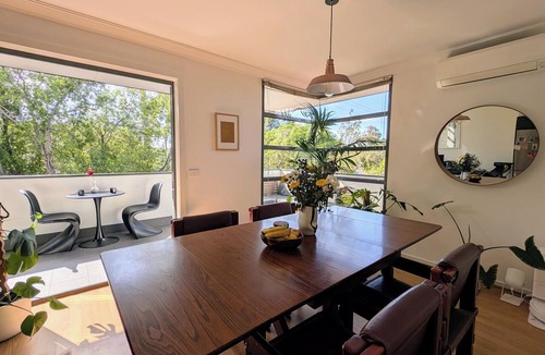 Fairfield Apartment | Spacious and central designer treetop hideaway