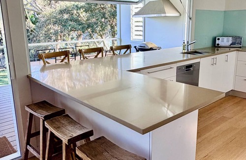 Avalon Beach House | Spacious Avalon Beach family retreat. Walk to beach.