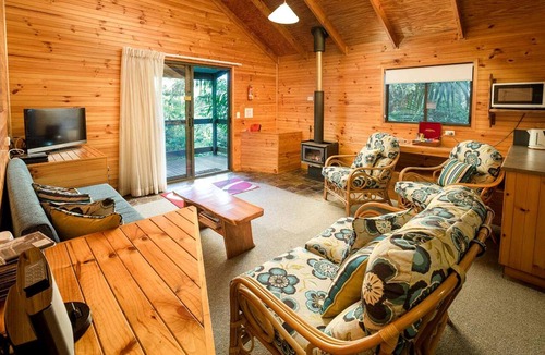 Mount Glorious Cabin | Spacious Cabin Perfect for a Weekend Getaway near Brisbane, Queensland