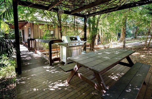 Mount Glorious Cabin | Spacious Cabin Perfect for a Weekend Getaway near Brisbane, Queensland
