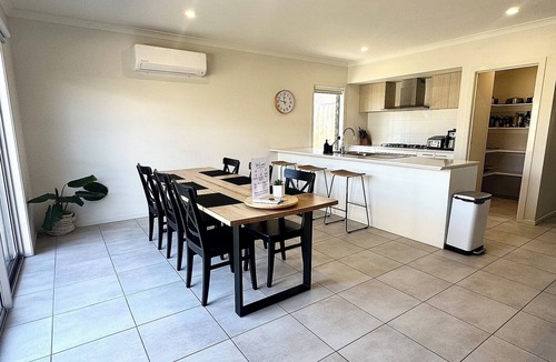 Mount Duneed House | Spacious Coastal Oasis - 10 min to Torquay, 10 min to Geelong !