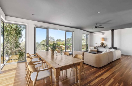 Anglesea House | Spacious Designer Home