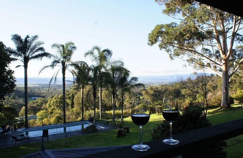 Lilydale House | Spend a weekend or even a week in the Yarra Valley. Wine, food, gardens + more.