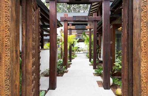 Mowbray House | Spice at Oak - Absolute beachfront with private pool