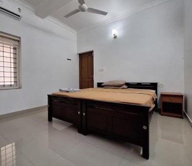 Kakkanad Villa | Splendro Holidays 4 Bedroom Private Pool Villa