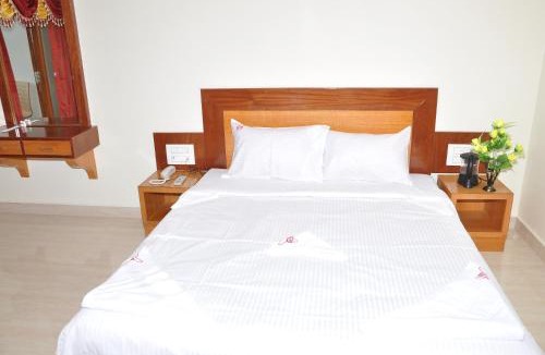 Tiruvannamalai Hotel | Sri Sarvesha JS Palace temple view