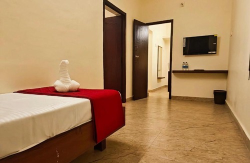 Tiruvannamalai Hotel | Sri Vari Residency - 700m to Arunachalam Temple