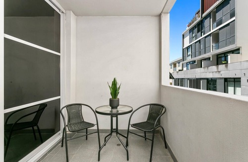 St. Leonards Apartment | St Leonards - ATCH2 - Atchison Street - Stylish Apartment with Home Office, Walk to St Leonards Crows Nest