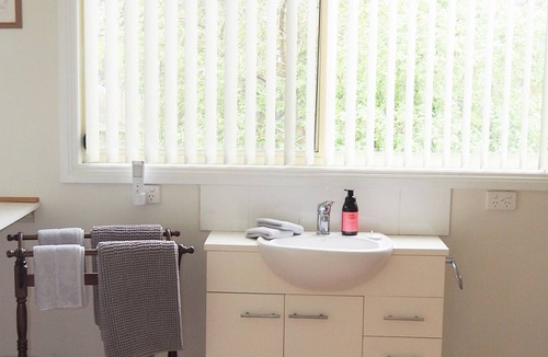 Stanley Cottage | Stanley Hideaway - peaceful and pet friendly