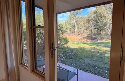 Myers Flat Cottage | Stay amongst the vines of Sandhurst Ridge Winery. Tranquil stay close to Bendigo