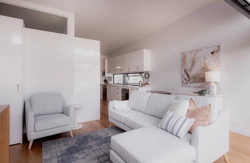 Battery Point House | Stay steps from Salamanca in historical cottage