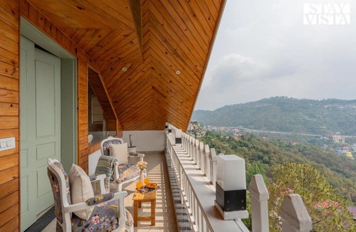 Kumarhatti Villa | StayVista at Gazania Villa with Outdoor Pool, Bonfire