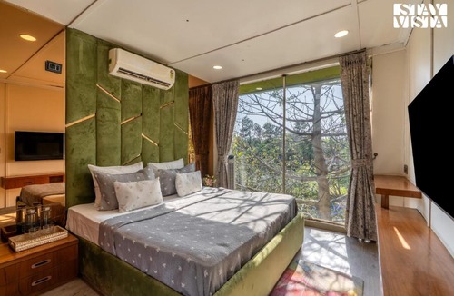 Gurugram Villa | StayVista at Kaimalgarh Aravalli Estate with Pool, Lake & views of Aravalli Hills