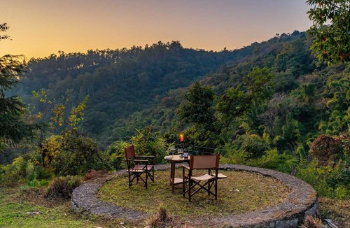 Dharamshala Villa | StayVista's Tea House - 2BHK with Valley View & Alfresco Dining