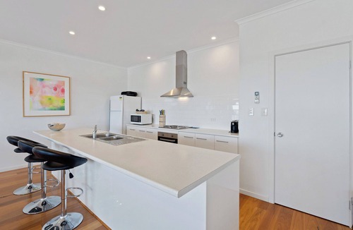 Encounter Bay House | Stunning 180 degree sea views from modern 2 storey house in prime location