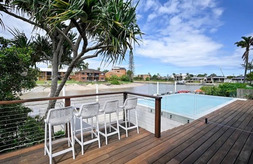 Mooloolaba House | Stunning Mooloolaba Waterfront Home -10 guests ZB1