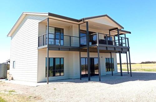 Moorowie House | Sturt Bay Retreat