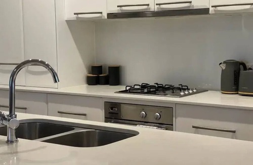 Turvey Park Apartment | Stylish 4 Bedroom Urban Retreat