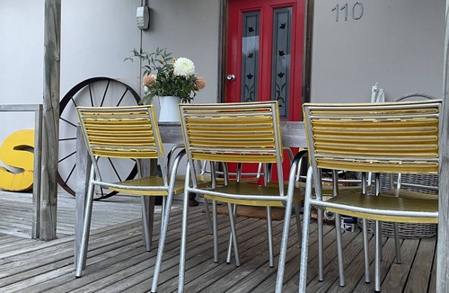 Sisters Beach House | Stylish spacious vintage house, wood fire, 40m to beach inside a National Park