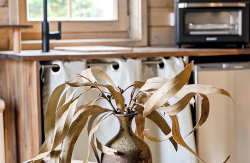 Moss Vale Cabin | Stylish Tiny Home With Fire Pit - Central Moss Vale