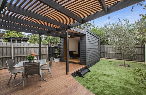 Yarraville House | Stylish Yarraville retreat, moments from the village