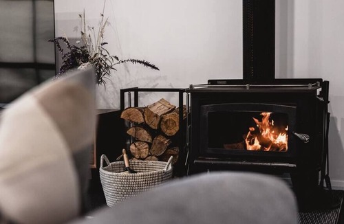 Glen Huon House | Sunny Hills Country Retreat - peaceful picturesque