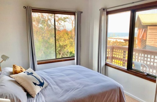 Marengo House | Sunny's Beach House - 3-minute walk to the beach!