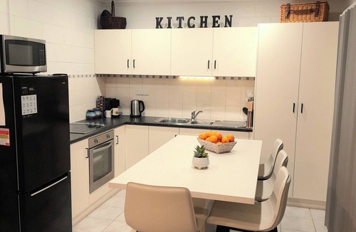 Barmera Cottage | "Sunset Dreamz" Lake front accommodation with 180 degree Lake Bonney views