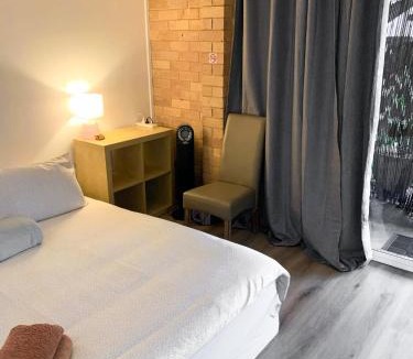 Maroochydore House | Sunshine Rooms