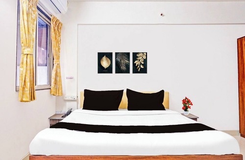 Aundh Hotel | Super Collection O Baner