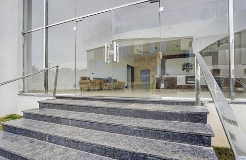 Hassan House | Super Collection O Nandagokula