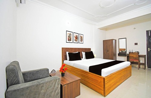 Patna Hotel | Super Collection O Raja Bazar Bailey