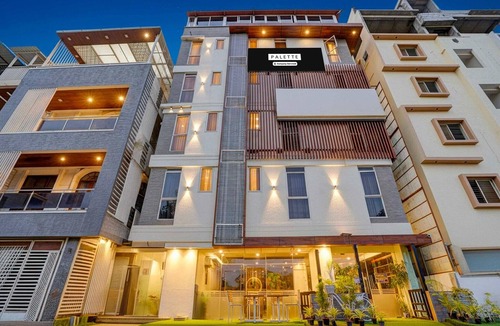 Bengaluru House | Super Deluxe RoomBlue Diamond Luxury stay