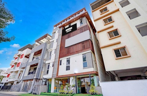 Bengaluru House | Super Deluxe RoomBlue Diamond Luxury stay