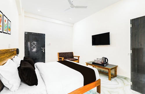 Varanasi Hotel | Super OYO Collection O Chitaipur IIT BHU