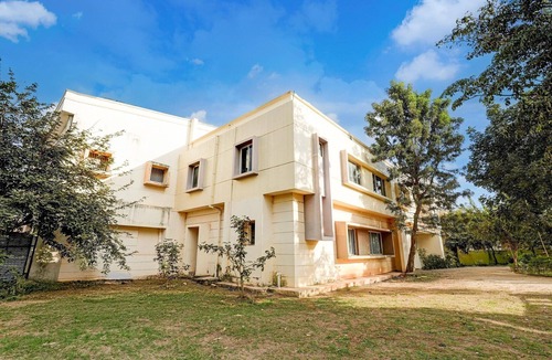 Kaloor House | Super Townhouse City Center Ernakulam