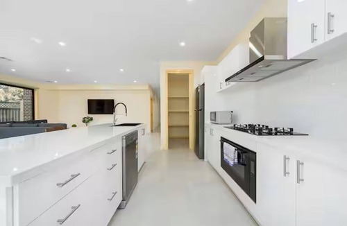 Westmeadows House | Superb Family Home, 6 Mins to Melbourne Airport, 18km from Melbourne CBD