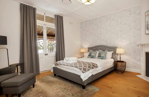 Millers Point Apartment | Sydney CBD Waterview Apartment 54A