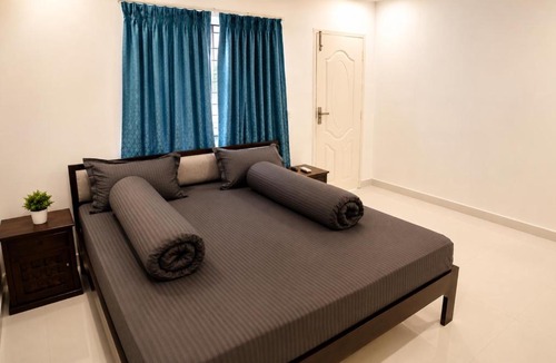Parthasarathy Puram Apartment | T Nagar -F2- 2BHK Aparthotel Shopping central FIRST FLOOR