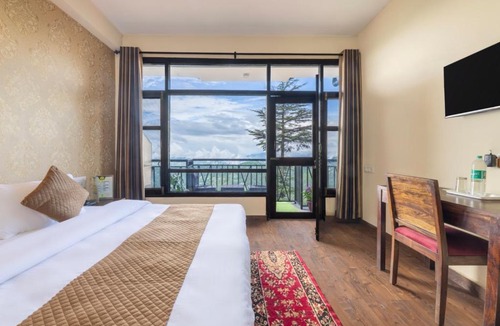 Kufri Hotel | The Ayura Palace l Family Events I Multi Cuisine Restaurant l Sky Bonfire l Lift l Power Backup l Free Parking l Kufri By Exotic Stays