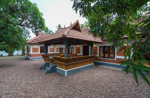 Mankombu Villa | The Backwater Heritage by VEO, StayVista - 3BHK River-View Villa with Lawn