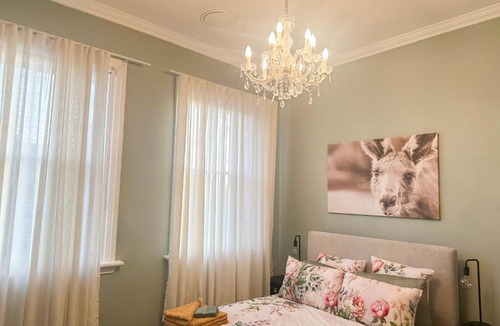 Donald House | The Bank Guesthouse - Kanga Room