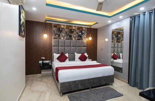Kalkaji Hotel | The Bed and Rock