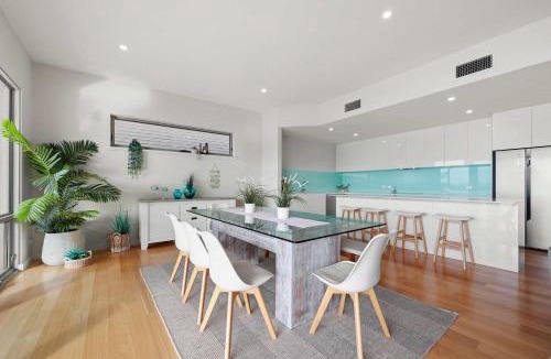 Encounter Bay House | The Bluff Villa 4-121 Franklin Pde Encounter Bay - Linen Included
